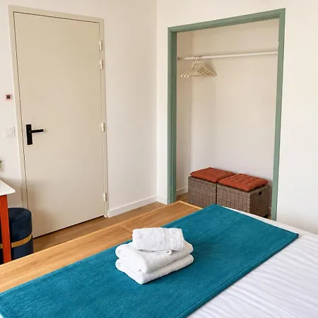 Lit King Size Sdb Privee Parking Securise 30min Du Puy Du F Guest house